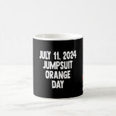 11. Juli 2024 Orange Jumpsuit Day Co Kaffeetasse (Mittel)