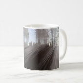 11 oz Tasse mit "Sonnenlicht durch die Pines" Bild (VorderseiteRechts)