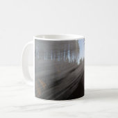 11 oz Tasse mit "Sonnenlicht durch die Pines" Bild (Vorderseite Links)