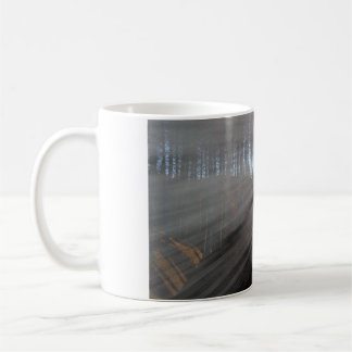 11 oz Tasse mit "Sonnenlicht durch die Pines" Bild