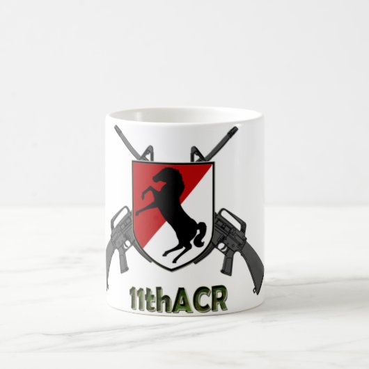11thacr gekreuzte Gewehre Tasse (Mittel)
