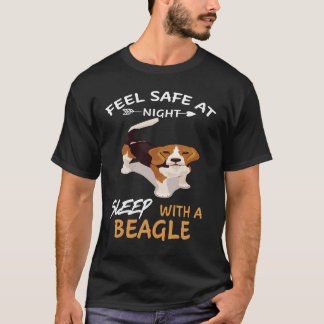 122 fühlen sich bei Nachtruhe mit Beagle sicher T-Shirt