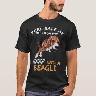124 fühlen sich bei Nachtruhe mit Beagle sicher T-Shirt