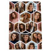 12 Foto Collage - funky hexagon Honeycomb Mittlere Geschenktüte (Rückseite)