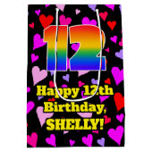 12. Geburtstag: Loving Hearts Pattern, Regenbogen Mittlere Geschenktüte (Rückseite)