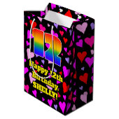 12. Geburtstag: Loving Hearts Pattern, Regenbogen Mittlere Geschenktüte (Rückseite Schrägansicht)