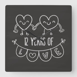12. Jubiläum Geschenk Chalk Herzen Quadratische Wanduhr