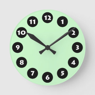 12 Spots - Black, White and Pale Green Runde Wanduhr
