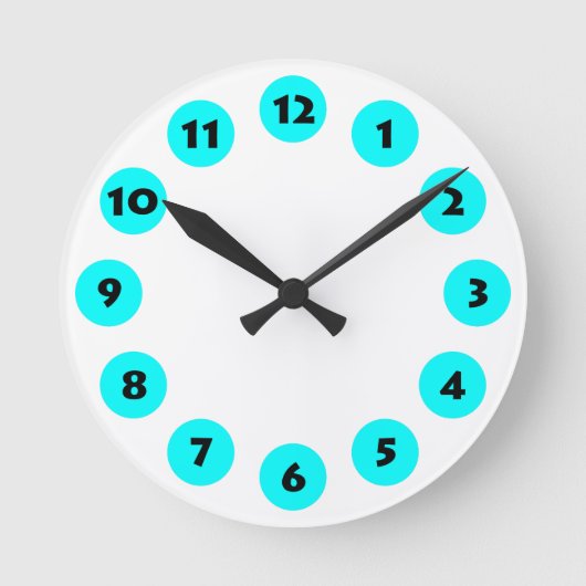 12 Spots - Schwarz mit Cyan auf Weiß Runde Wanduhr (Vorderseite)
