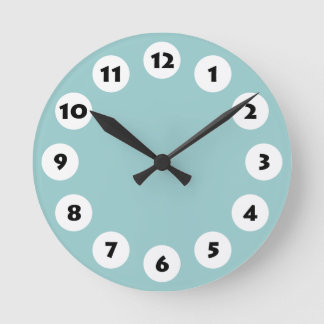 12 Spots - Schwarz mit Weiß auf Blau Grün Runde Wanduhr