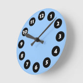 12 Spots - Schwarz, Weiß und Blau Runde Wanduhr (Winkel)