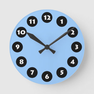 12 Spots - Schwarz, Weiß und Blau Runde Wanduhr