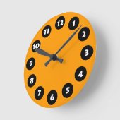 12 Spots - Schwarz, Weiß und Orange Runde Wanduhr (Winkel)