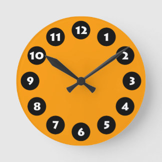 12 Spots - Schwarz, Weiß und Orange Runde Wanduhr