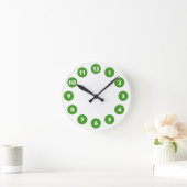 12 Spots - Weiß mit Avocado Green auf Weiß Runde Wanduhr (Zuhause)