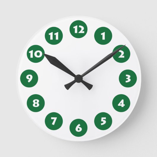 12 Spots - Weiß mit Forest Green auf Weiß Runde Wanduhr (Vorderseite)