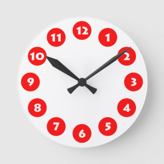12 Spots - Weiß mit Rot auf Weiß Runde Wanduhr