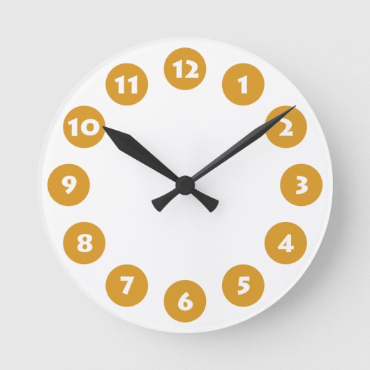 12 Spots - Whote with Golden on White Runde Wanduhr (Vorderseite)