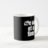 12 Step Erholung Sobriety Alcoholics Slogan Tasse (VorderseiteRechts)