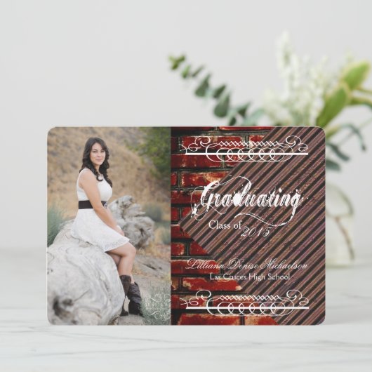 12x18 Brick Wall Grunge Gebäude Senior Ankündigung (Stehend Vorderseite)