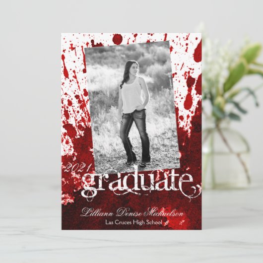 12x18 Senior Announcement Blood Spritzer Vampire G Ankündigung (Stehend Vorderseite)