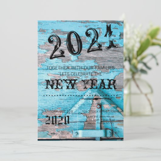 12x18 Silvester Einladung Blauer Holzstall Tür (Stehend Vorderseite)