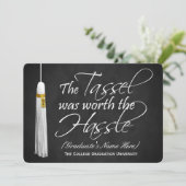 12x18 Tassel war den Hassle-Uni-Abschluss wert Einladung (Stehend Vorderseite)