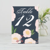12x18 Tischnummer Karte Weiße Blume auf Dunkelheit (Stehend Vorderseite)