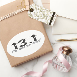 13.1 Die bessere Hälfte - Halbmarathonläufer Ovaler Aufkleber