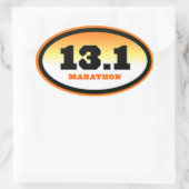 13.1 Halbmarathon Schwarz und Orange Oval Ovaler Aufkleber (Tasche)