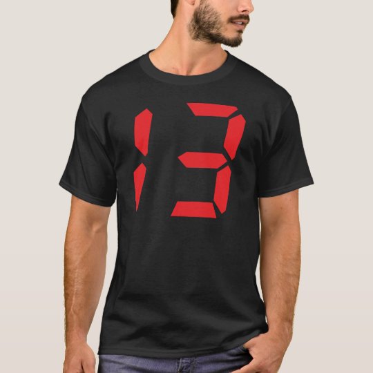 13 digitale Zahl des Weckers mit dreizehn Rottönen T-Shirt