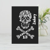 13. Geburtstag oder Jährliches Schädel und Kreuzkn Einladung (Stehend Vorderseite)