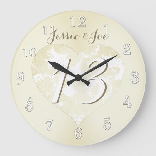 13. Hochzeit-Jubiläum Lace-like Heart Große Wanduhr (Vorderseite)