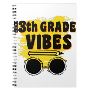 13. Klasse Vibes-Shirt Zurück zur Schule Erster Ta Notizblock