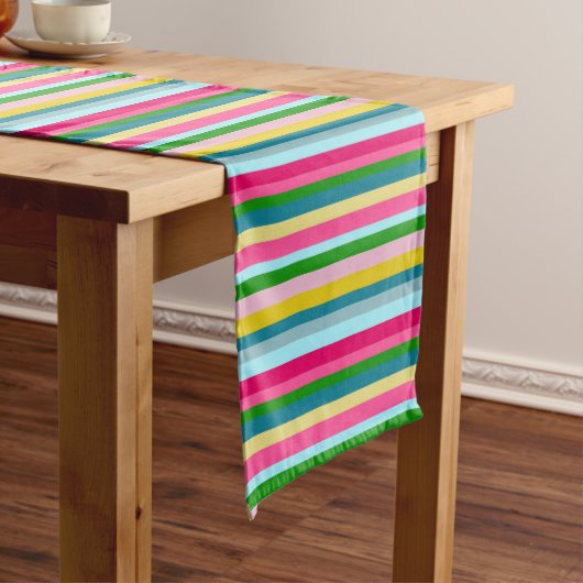 14" X 72" Tischläufer, Carlson Stripes, Spring Me Mittelgroßer Tischläufer (Beispiel)