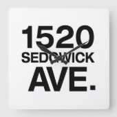 1520 SEDGWICK AVE. QUADRATISCHE WANDUHR (Vorderseite)