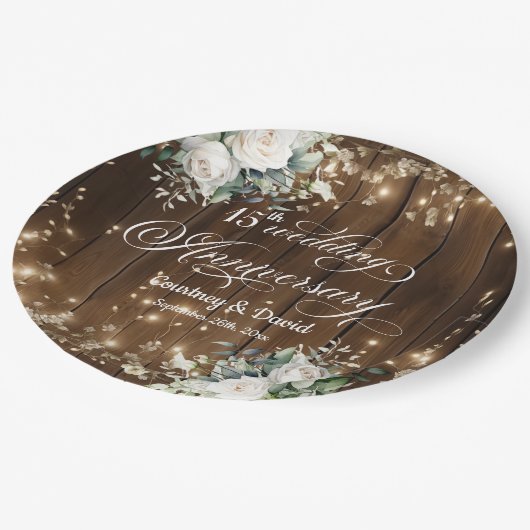 15. Hochzeitstag Rustikale String Lights Pappteller (Schrägansicht)