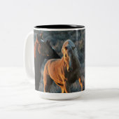 15oz der Rein-wilden Mustang-Energie in einer Zweifarbige Tasse (Vorderseite Links)