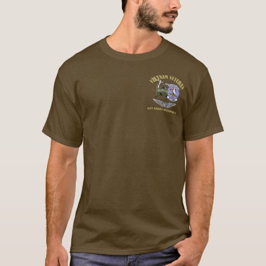 162nd AHC mit Flügeln und Hubschrauber UH-1 T-Shirt (Vorderseite)