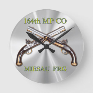 164th Abzeichen MP Company und gekreuzte Pistolen Runde Wanduhr