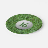 16. Geburtstag Golf Ball auf Grass Paper Plate Pappteller (Schrägansicht)