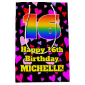 16. Geburtstag: Loving Hearts Pattern, Regenbogen Mittlere Geschenktüte (Vorderseite)