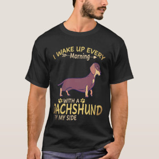 16 Ich wache jeden Morgen mit einem Dachshund nebe T-Shirt