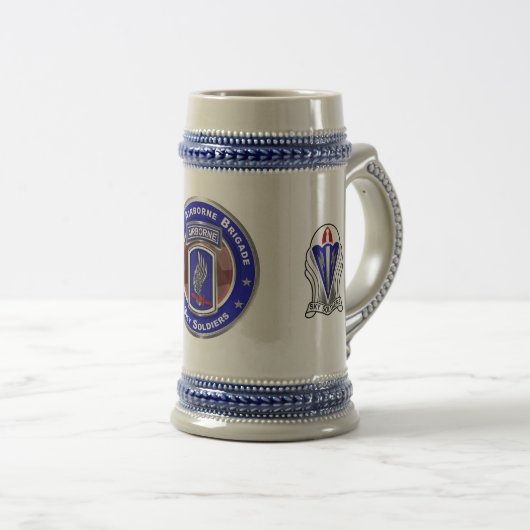 173. Im Flugzeug Brigade-Kampfmannschaft Bierglas (VorderseiteRechts)