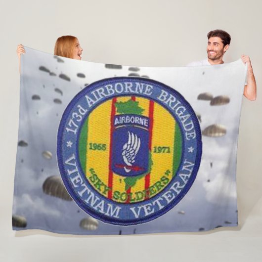 173. IM FLUGZEUG PARACHUTE-REGELUNG FLEECEDECKE (Beispiel)