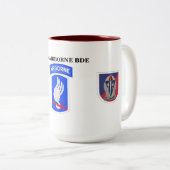 173RD IM FLUGZEUG BRIGADEN-TASSE ZWEIFARBIGE TASSE (VorderseiteRechts)