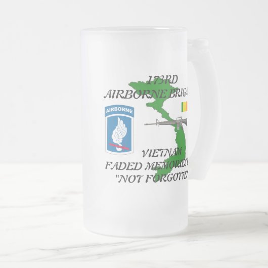 173rd Im Flugzeug mattierte Tasse (VorderseiteRechts)