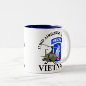 173RD Im Flugzeug Vietnam Zweifarbige Tasse (VorderseiteRechts)