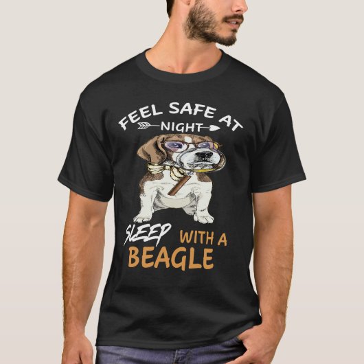 175 fühlen sich bei Nachtruhe mit Beagle sicher T-Shirt (Vorderseite)