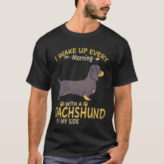 17 Ich wache jeden Morgen mit einem Dachshund nebe T-Shirt
